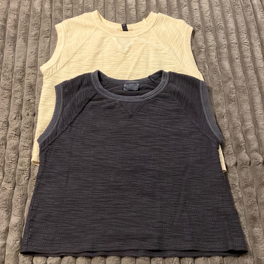 Universal Threads. Size M.